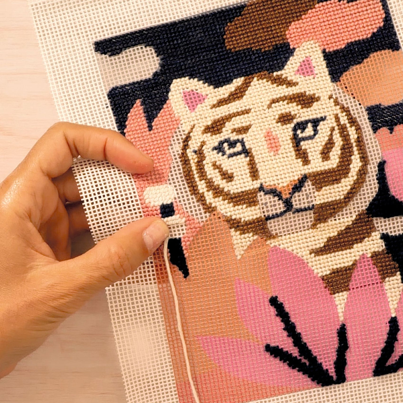 Djeco Atelier Grands Augustins - Workshop 64 Canvas Needlepoint GA10064