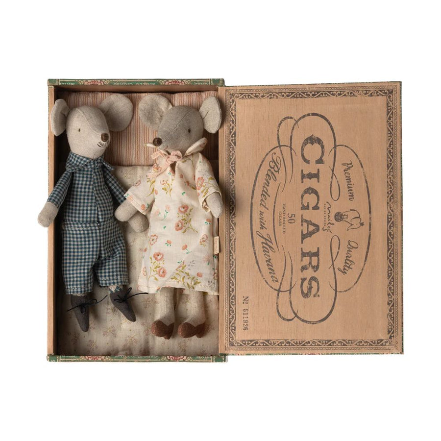 Maileg Grandma&nbsp;and Grandpa mice in cigarbox 1000 x 1000