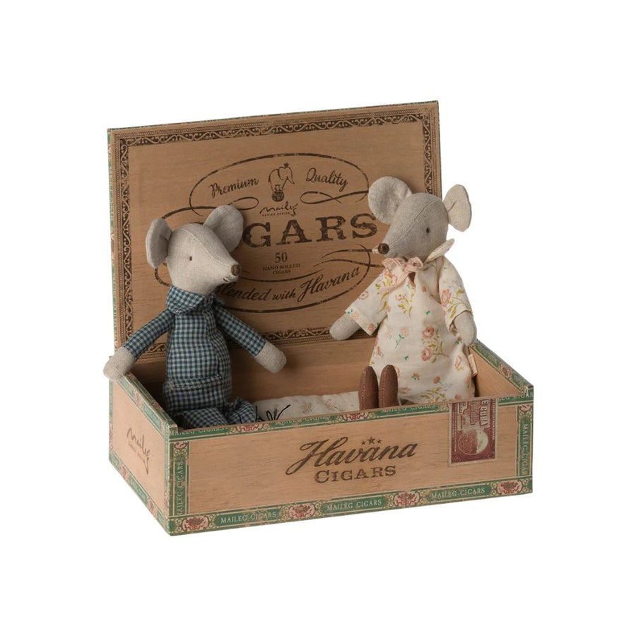 Maileg Grandma&nbsp;and Grandpa mice in cigarbox 1000 x 1000