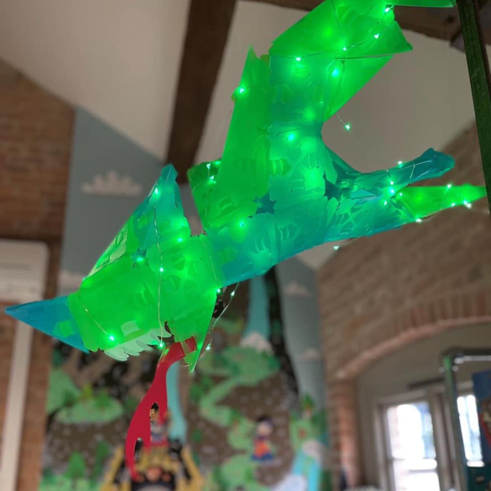 Creatto - Soaring Dragon Hanging Decor - LED Animal Craft Kit