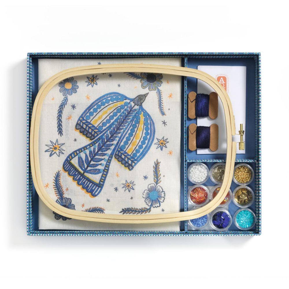 Djeco Atelier Grands Augustins - Workshop 59 Beading - Crafts4Kids