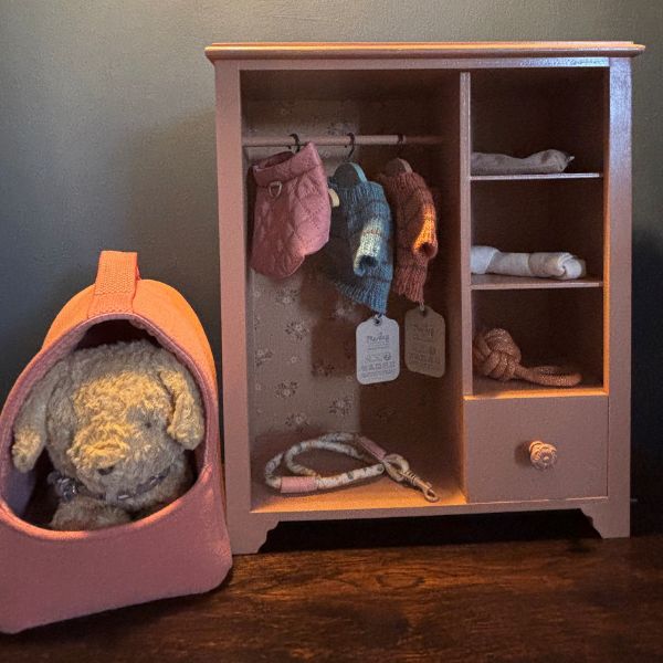 Maileg Mouse Wardrobe - Dark Powder  with Maileg Puppy