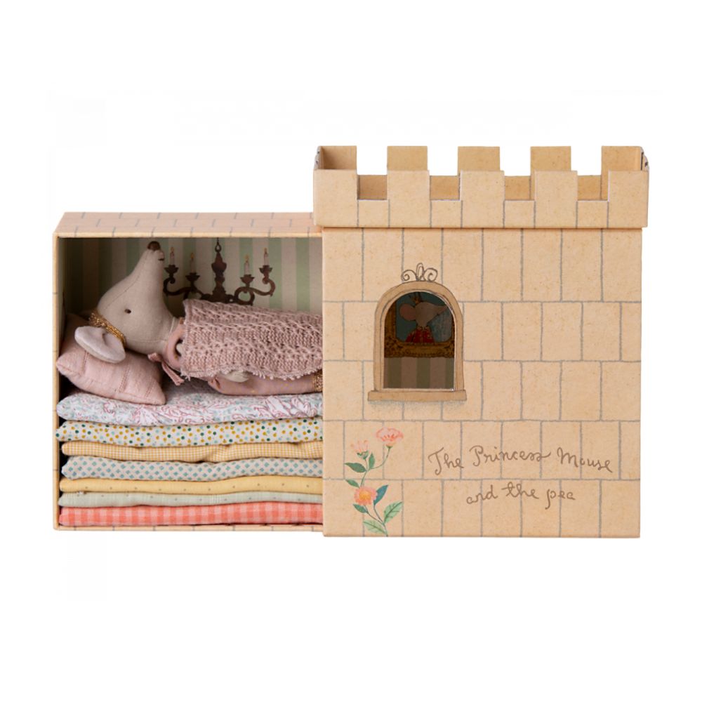 maileg-princess-and-the-pea-big-sister-mouse-maileg-princess-and-the